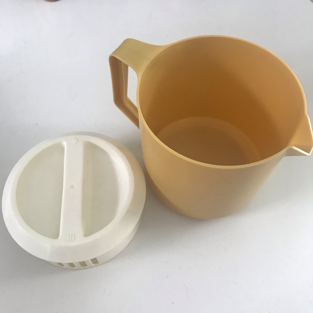 Rubbermaid Pitcher - Picture 4 of 5